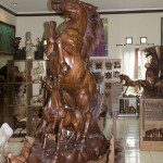 Деревянные скульптуры в Мас