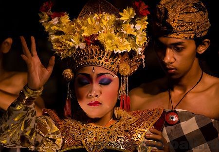 Сложный грим на актерах