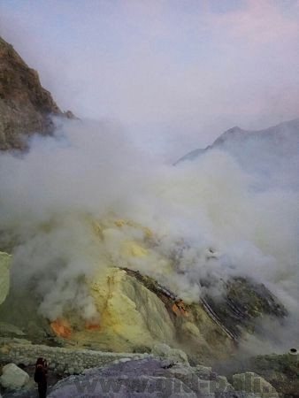 вулкан иджен ява